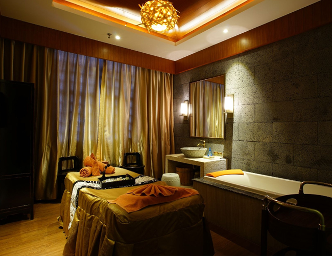 “在Yayu养生馆，让健康与优雅同行，享受每一次的身心舒缓之旅”：在这里，每一次体验都是一场身心的洗礼。